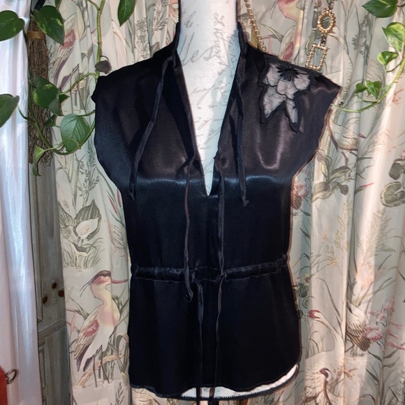 Vintage 70s Sleeveless Top Black Satin Finish Embroidered Details Ties sz Medium - Picture 9 of 11